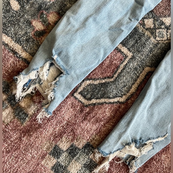 AE High waisted distressed jeans. - Picture 7 of 10